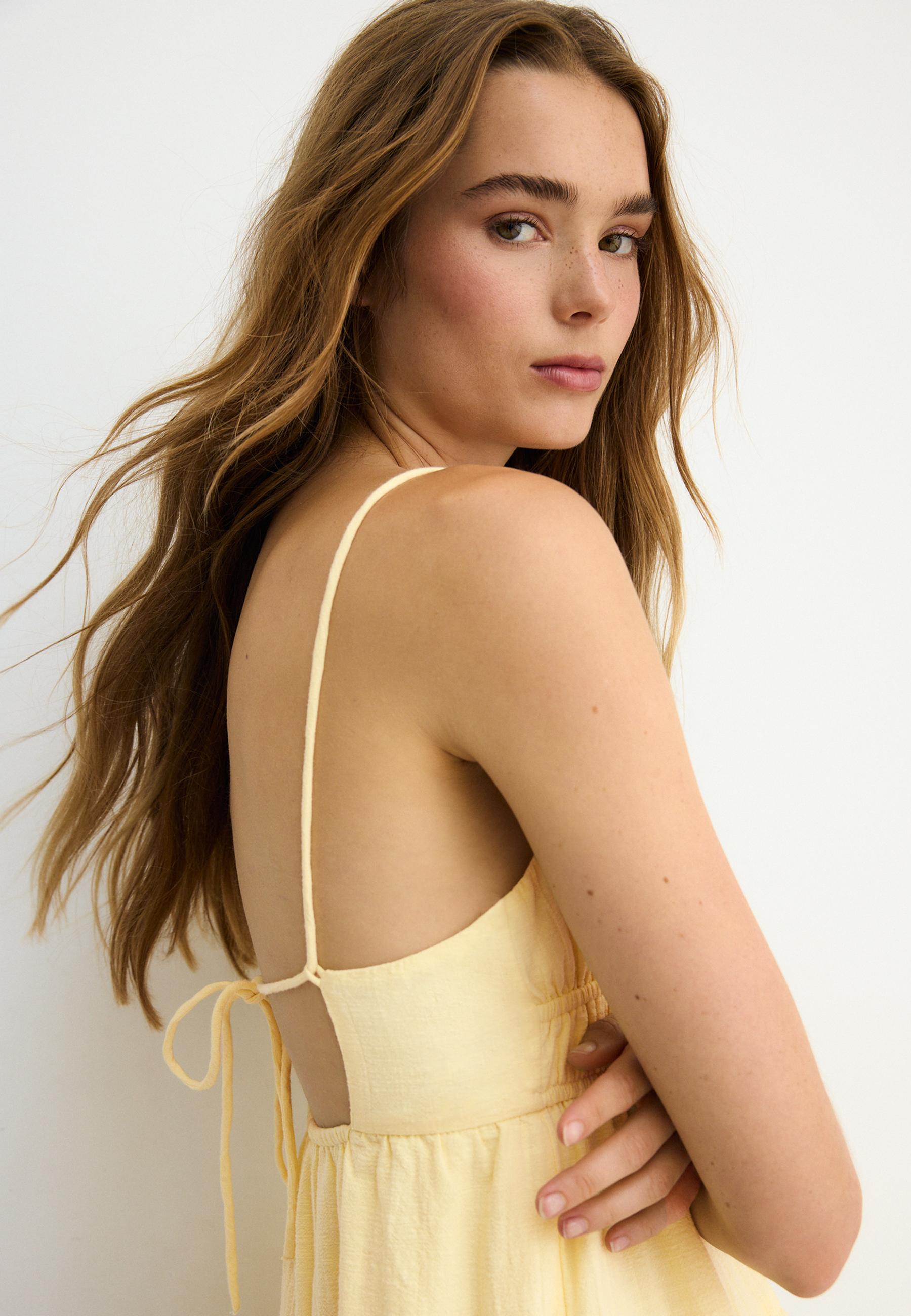 Mini flowing dress with back tie — Pastel yellow