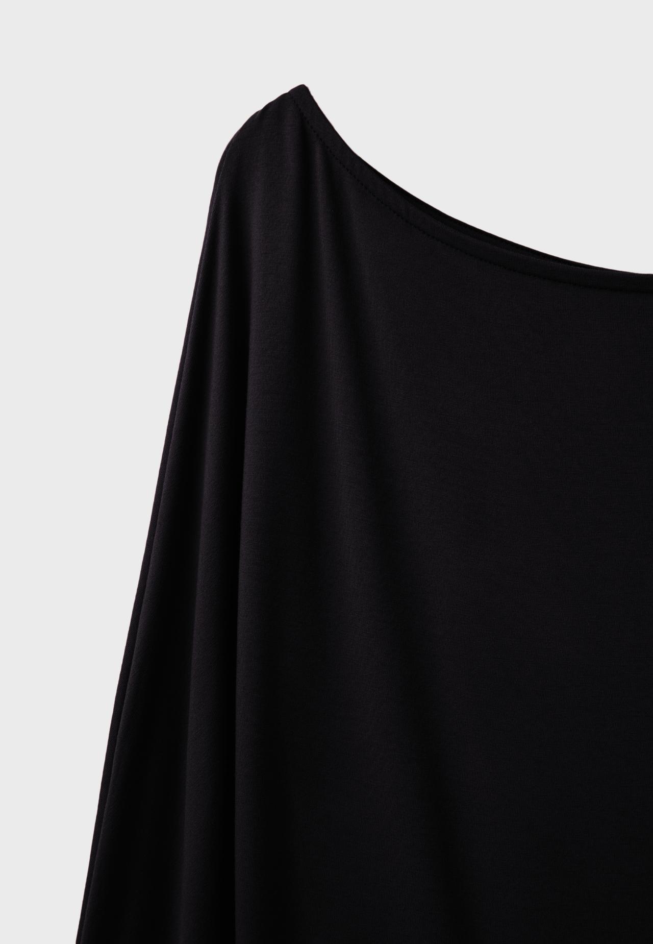 Asymmetric sash-effect top — Black