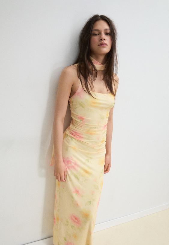 Рокля Със Средна Дължина От Тюл И Шал