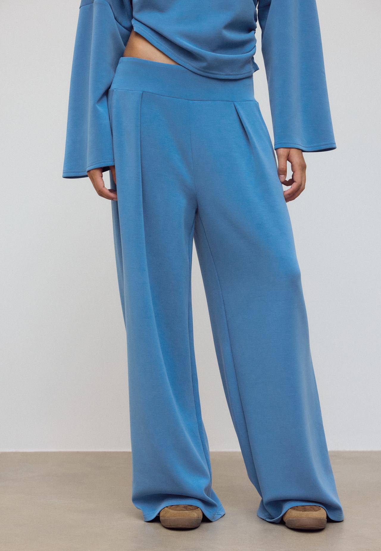 Soft-touch wide-leg pleated trousers — Electric blue