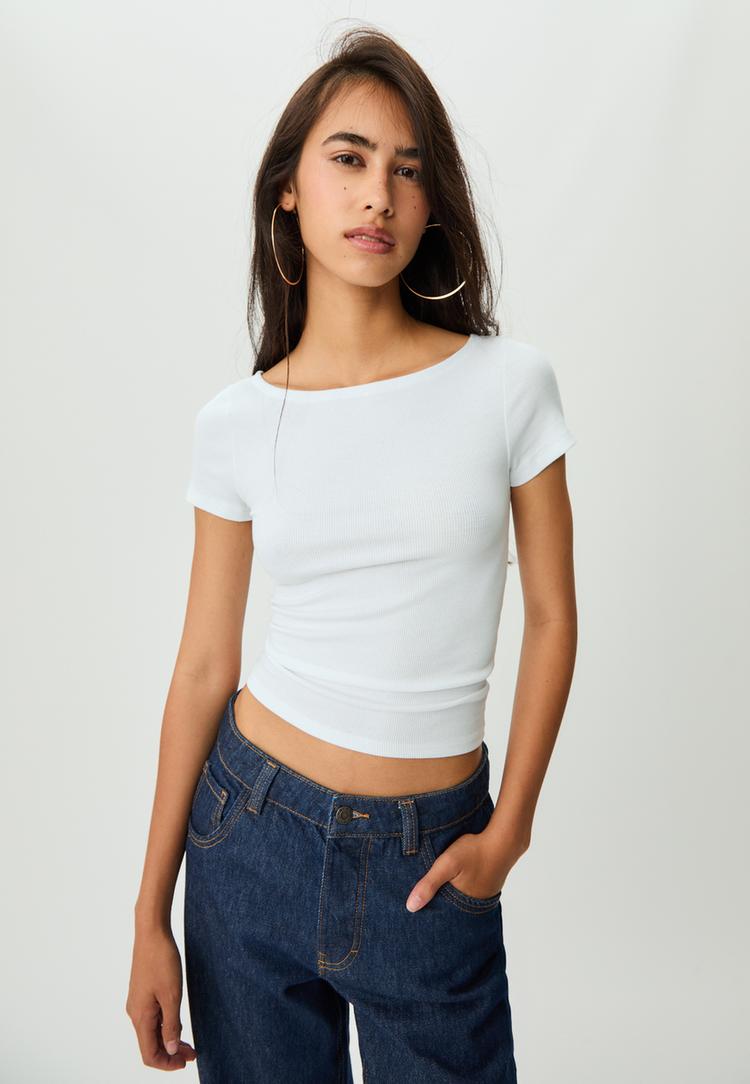 camiseta cuello barca