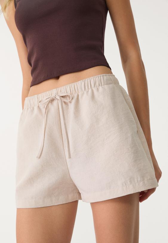 flieende-shorts-mit-elastischem-bund