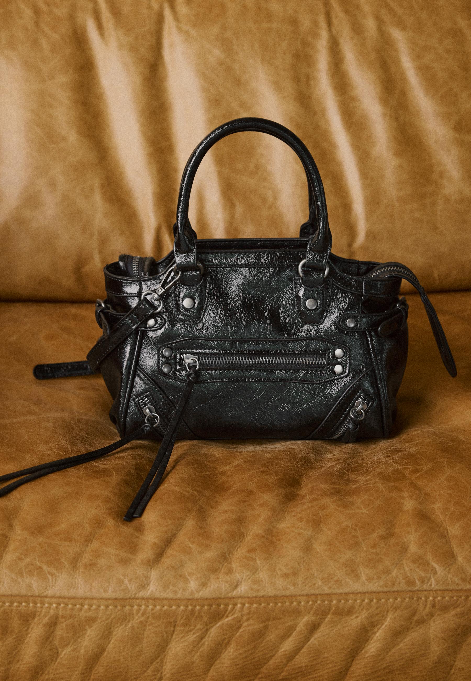 Stradivarius Τσάντα Πόλης Με Τρουκς Και Διακοσμητικά Φερμουάρ Μαύρο Os