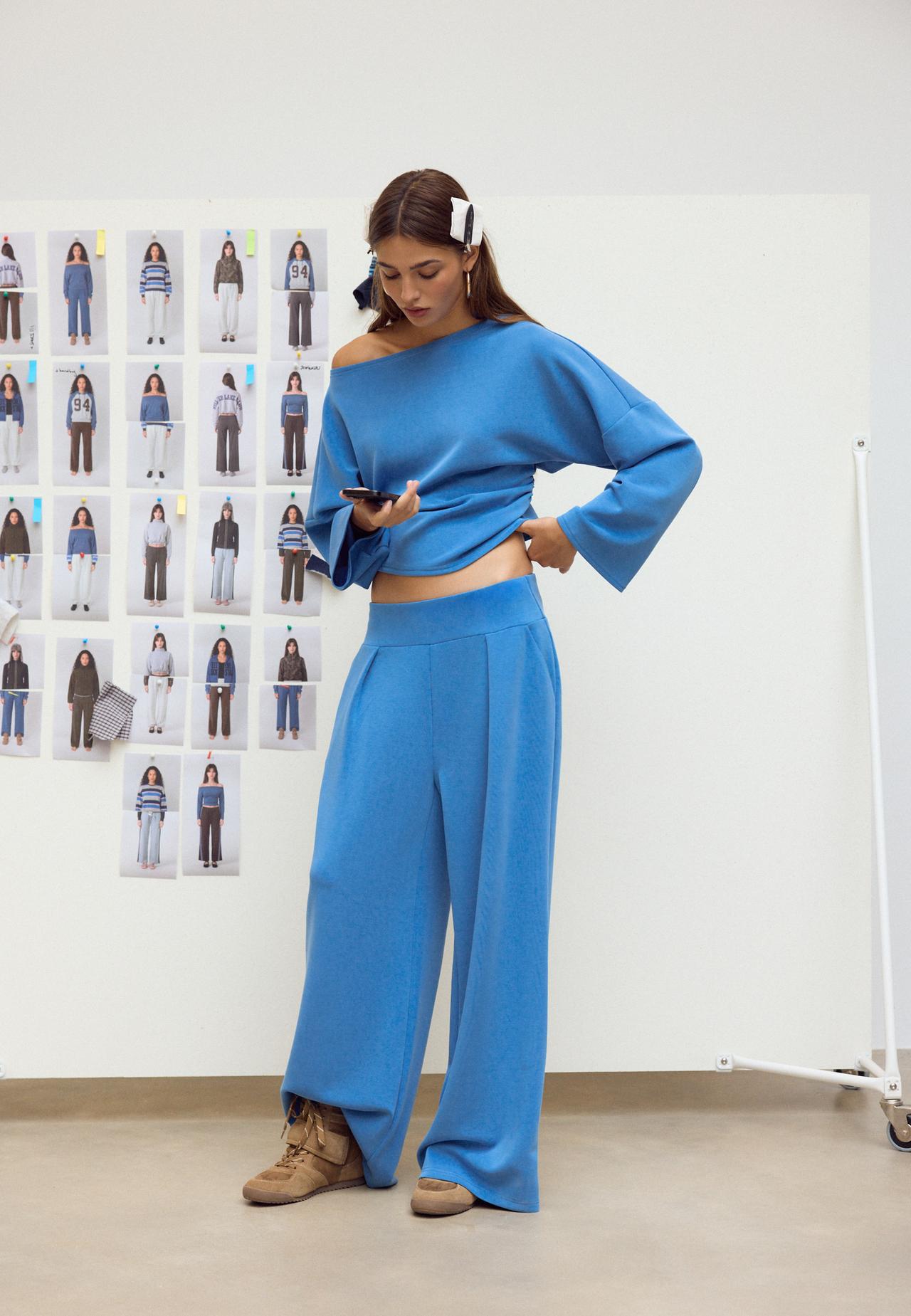 Soft-touch wide-leg pleated trousers — Electric blue