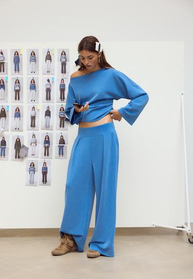Soft-touch wide-leg pleated trousers — Electric blue 1