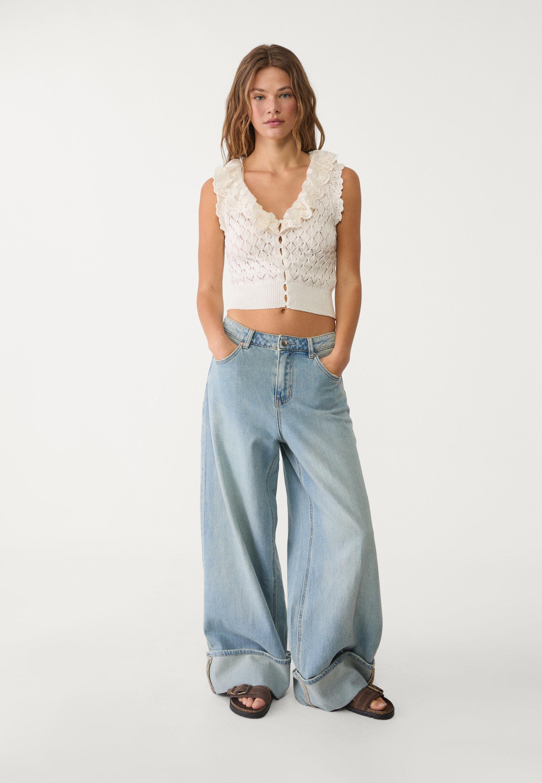 Knit top with lace and ruffles - Women's fashion