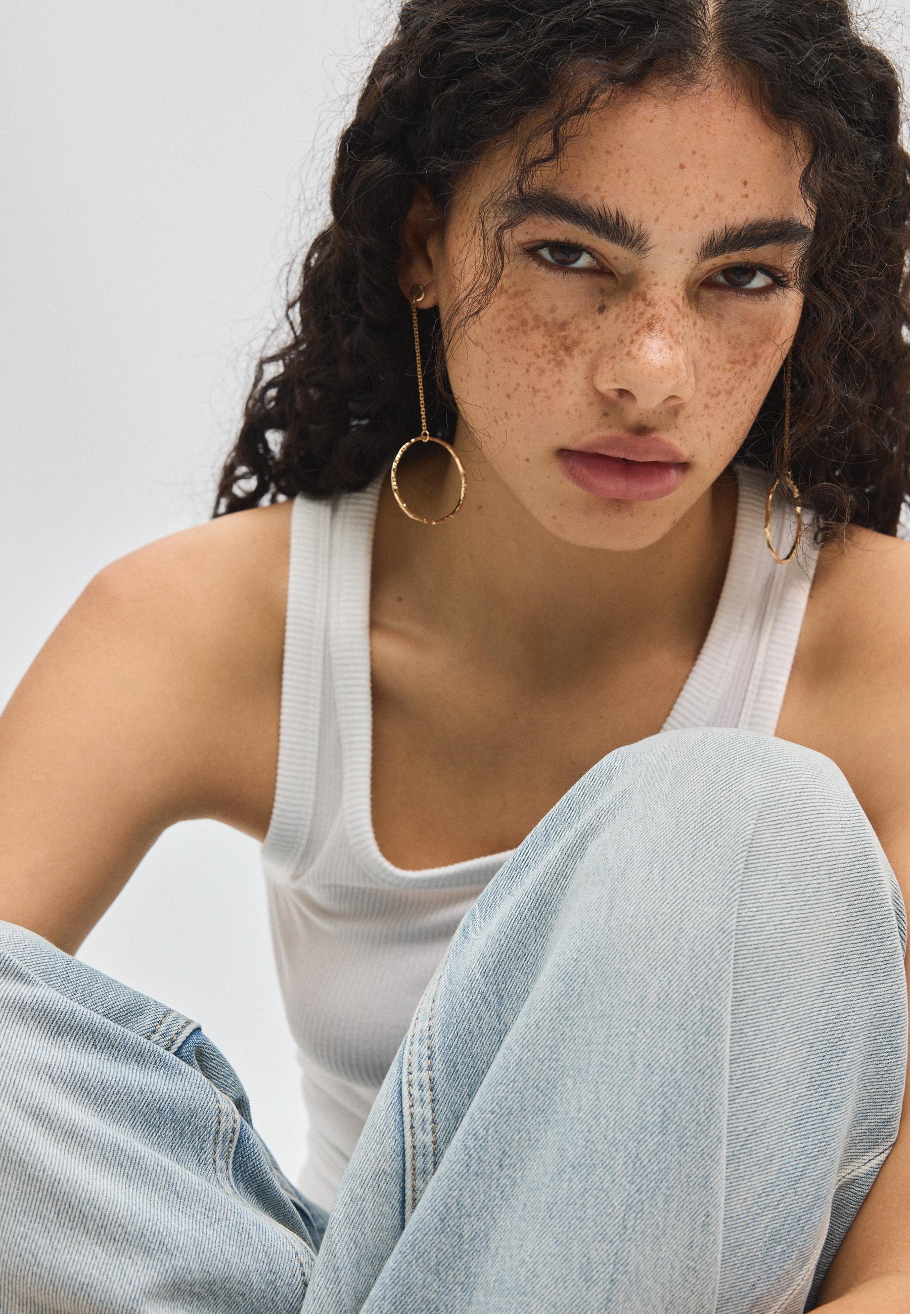 Long circle dangle earrings — Gold