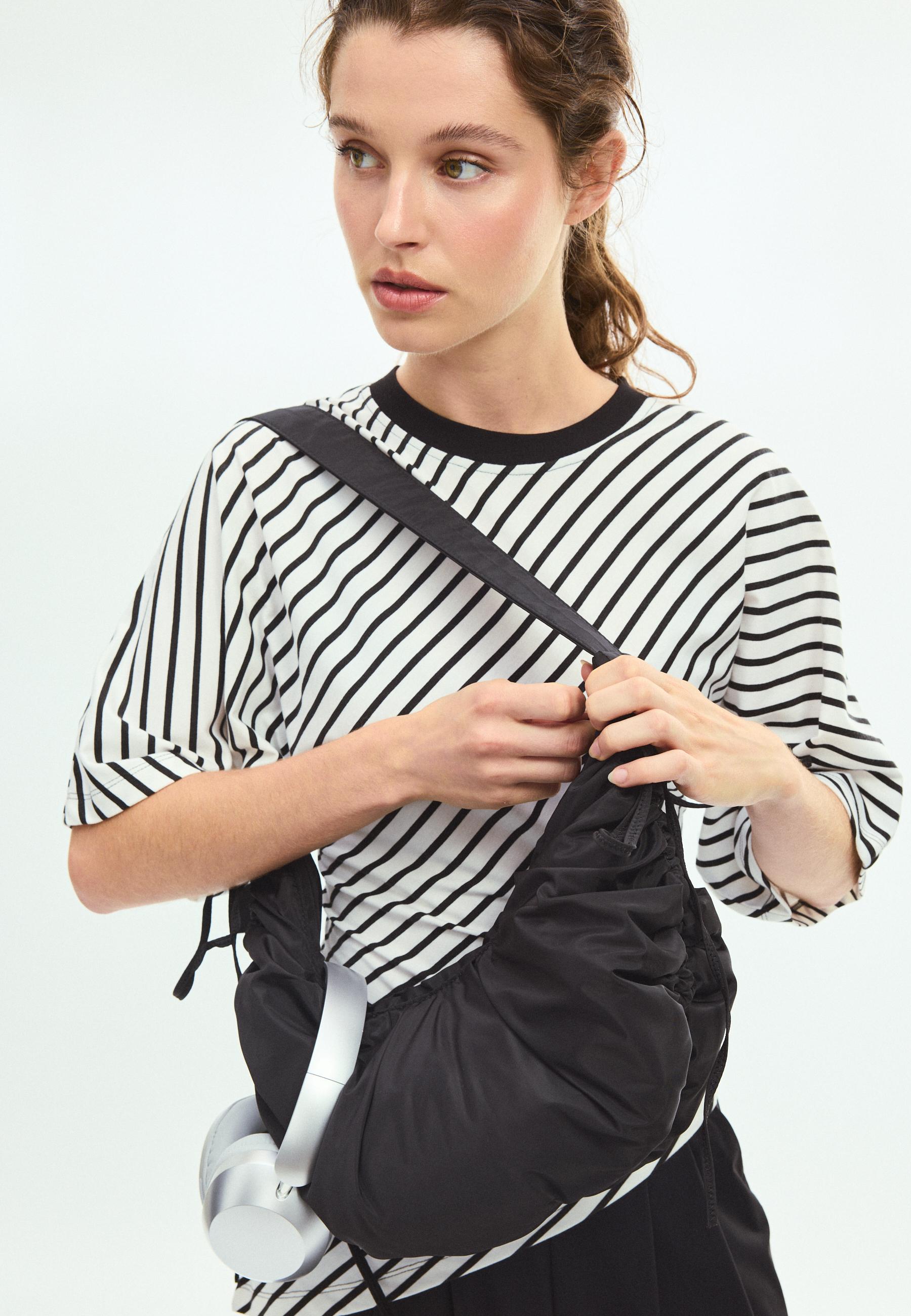 Ruched fabric crossbody bag — Black