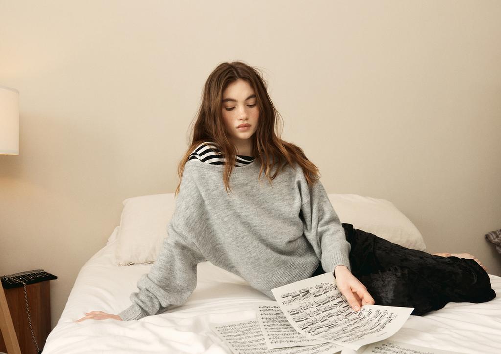 Yumuşak dokunuşlu kayık yaka triko Kazak