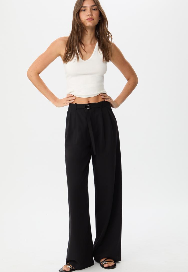 pantalon vestir ancho detalle hebilla