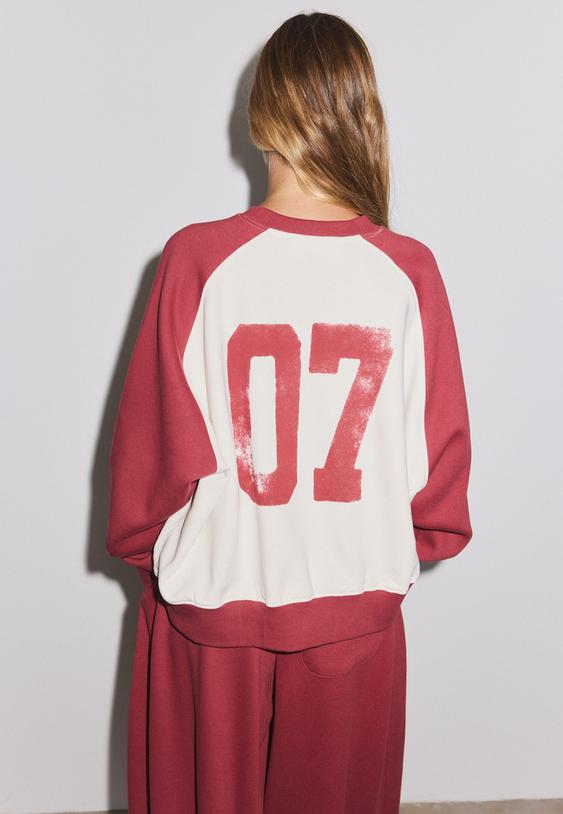 sweatshirt cropped com contraste