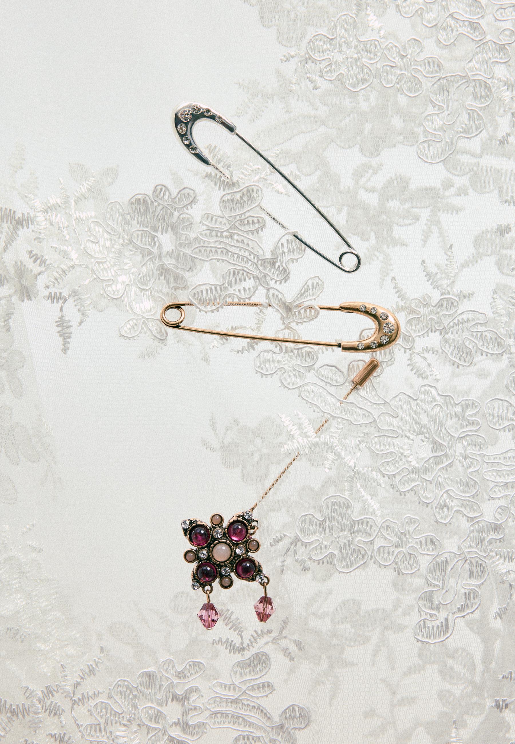 Set of 3 brooch pins — Gold