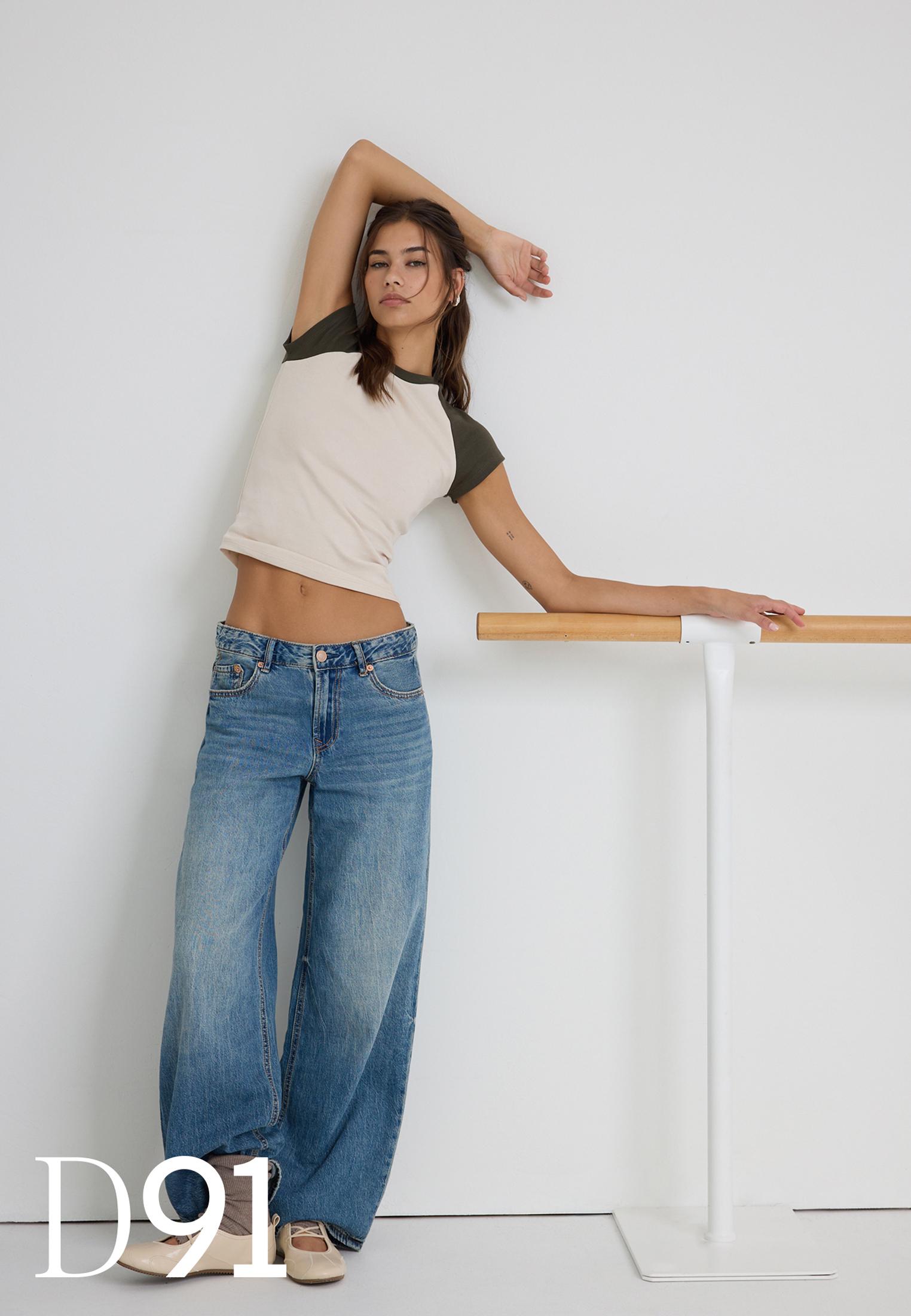 D91 Low wide-leg jeans — MEDIUM DENIM WASH