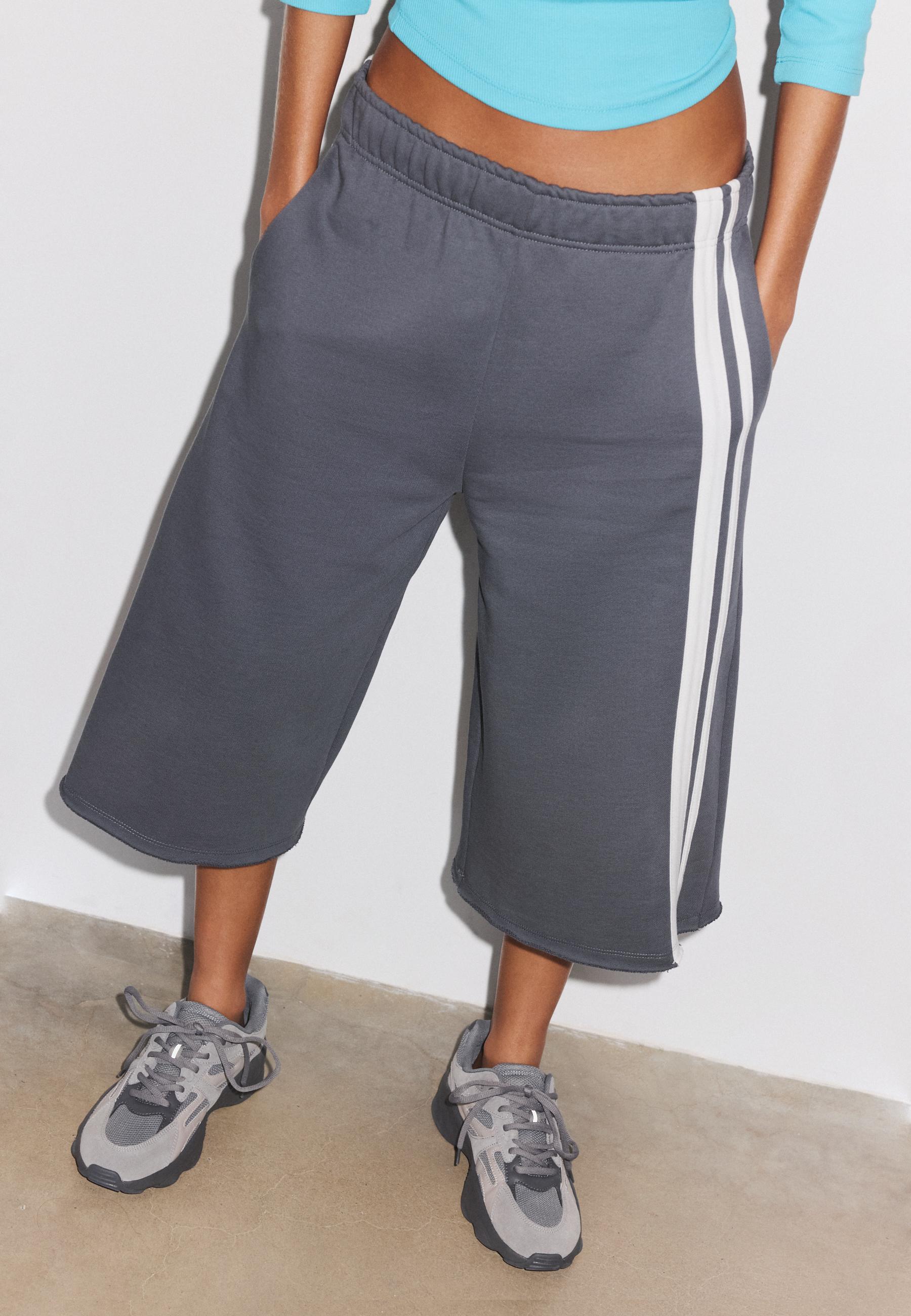 Side-stripe fleece Bermuda shorts — Dark grey