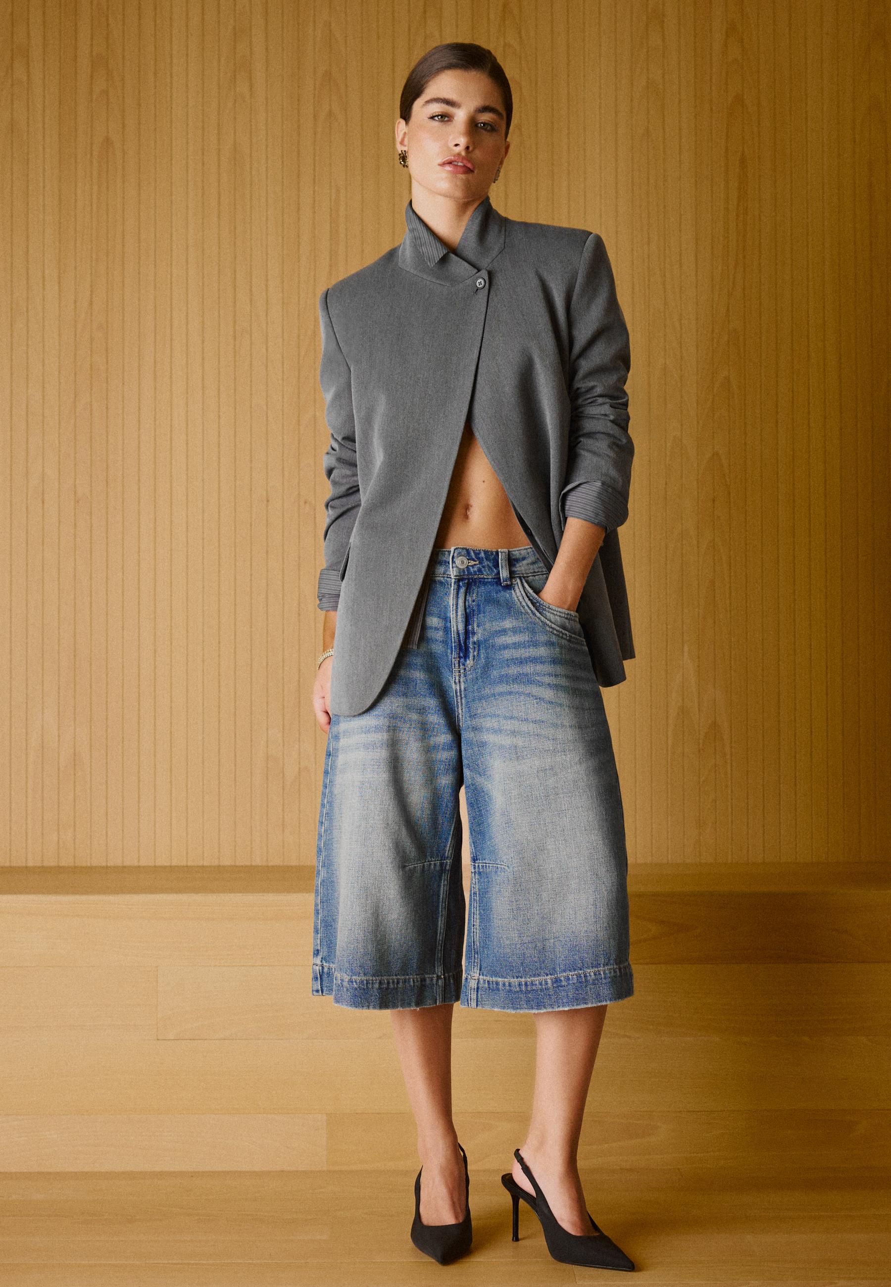 Asymmetric blazer — Grey