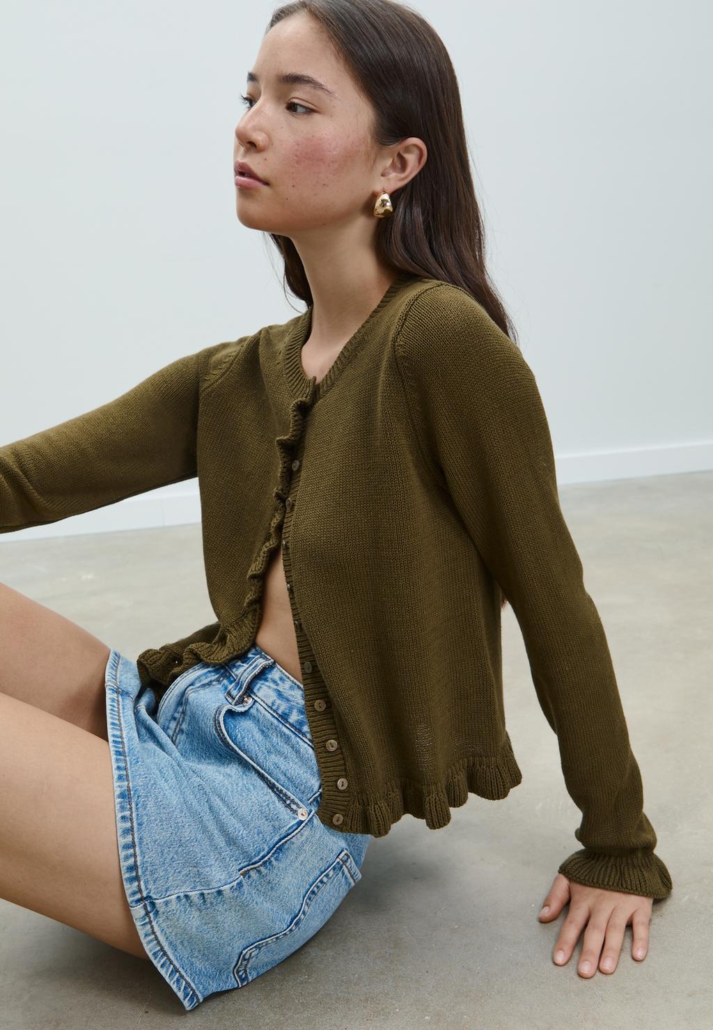 Knit cardigan with buttons and ruffles