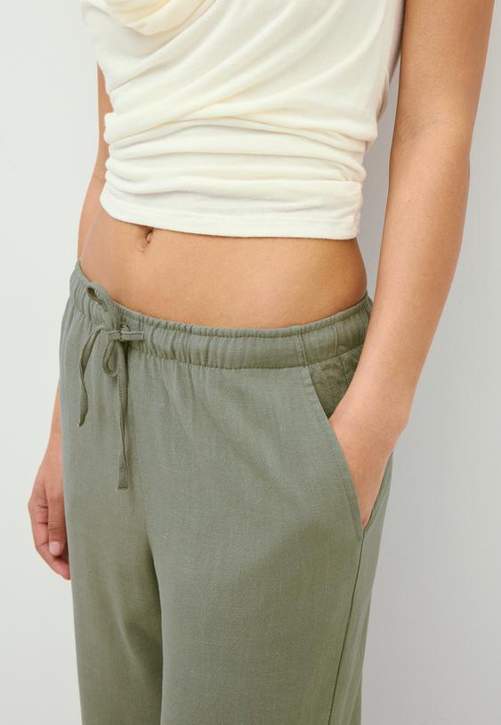 pantaloni fluidi effetto lino