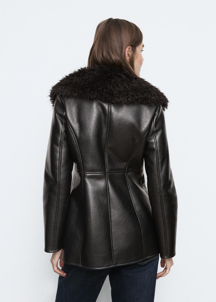 abrigo medio efecto piel pelo largo