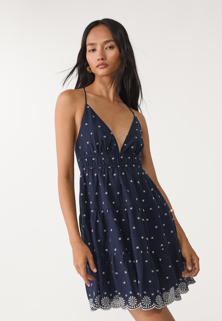 vestido fluido corto bordados
