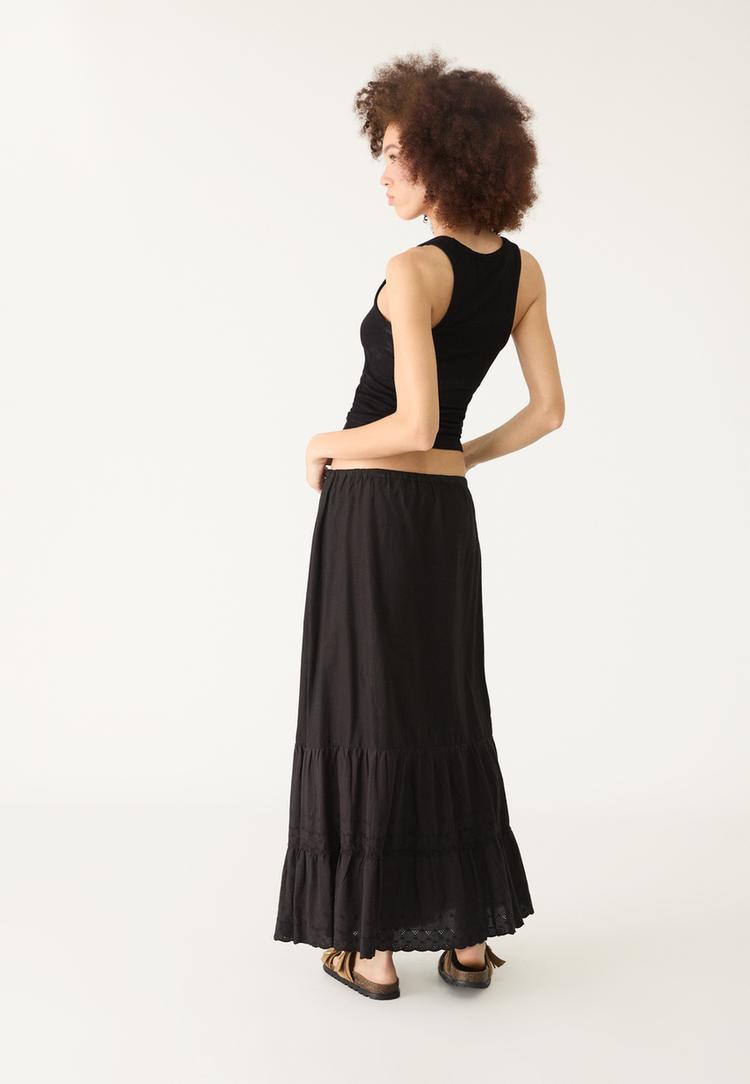 falda fluida midi bordados
