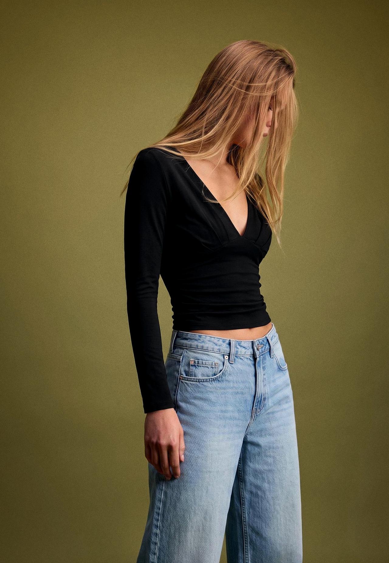 Long sleeve V-neck T-shirt — Black
