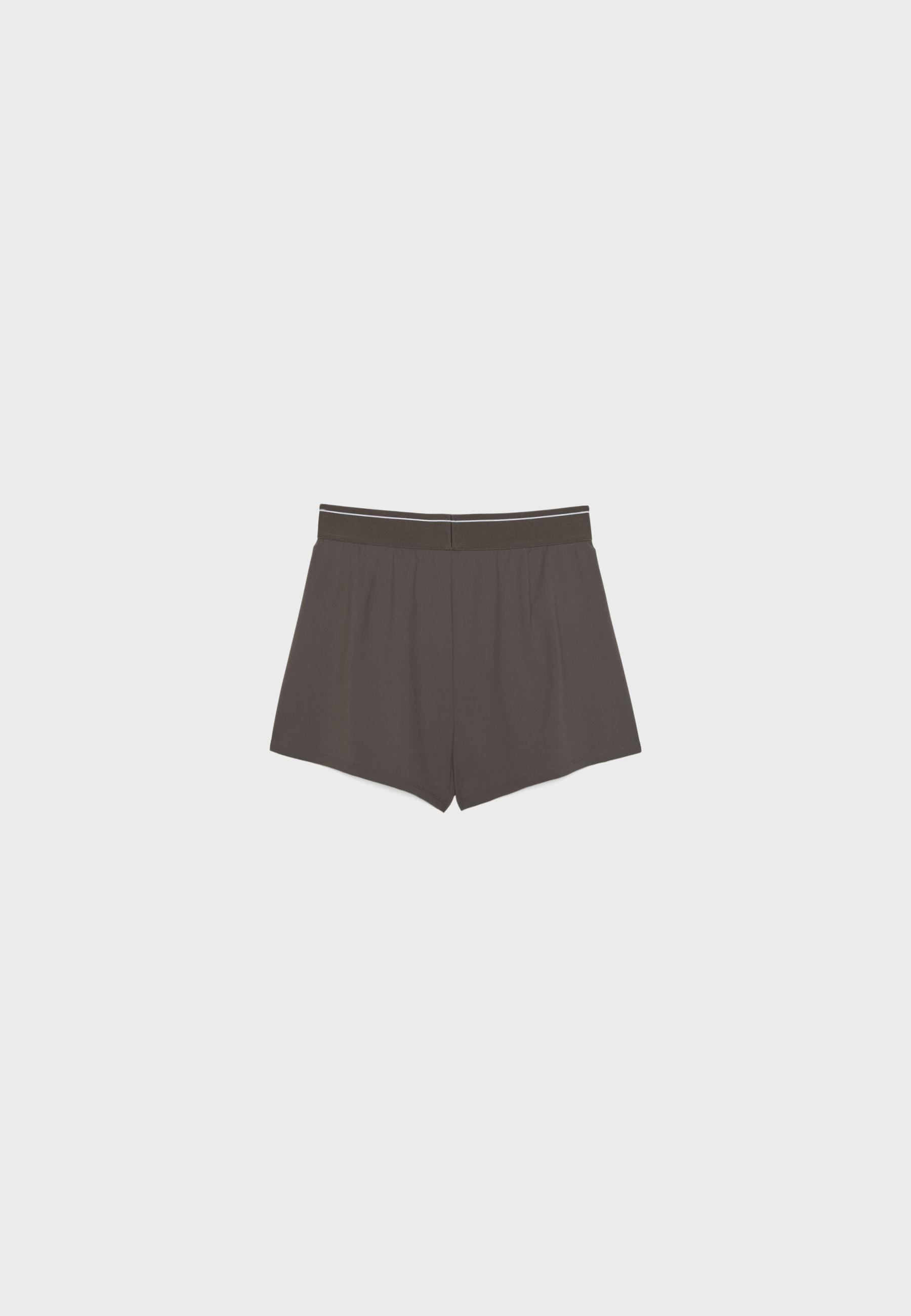 Smart shorts with elasticated waistband — Brown