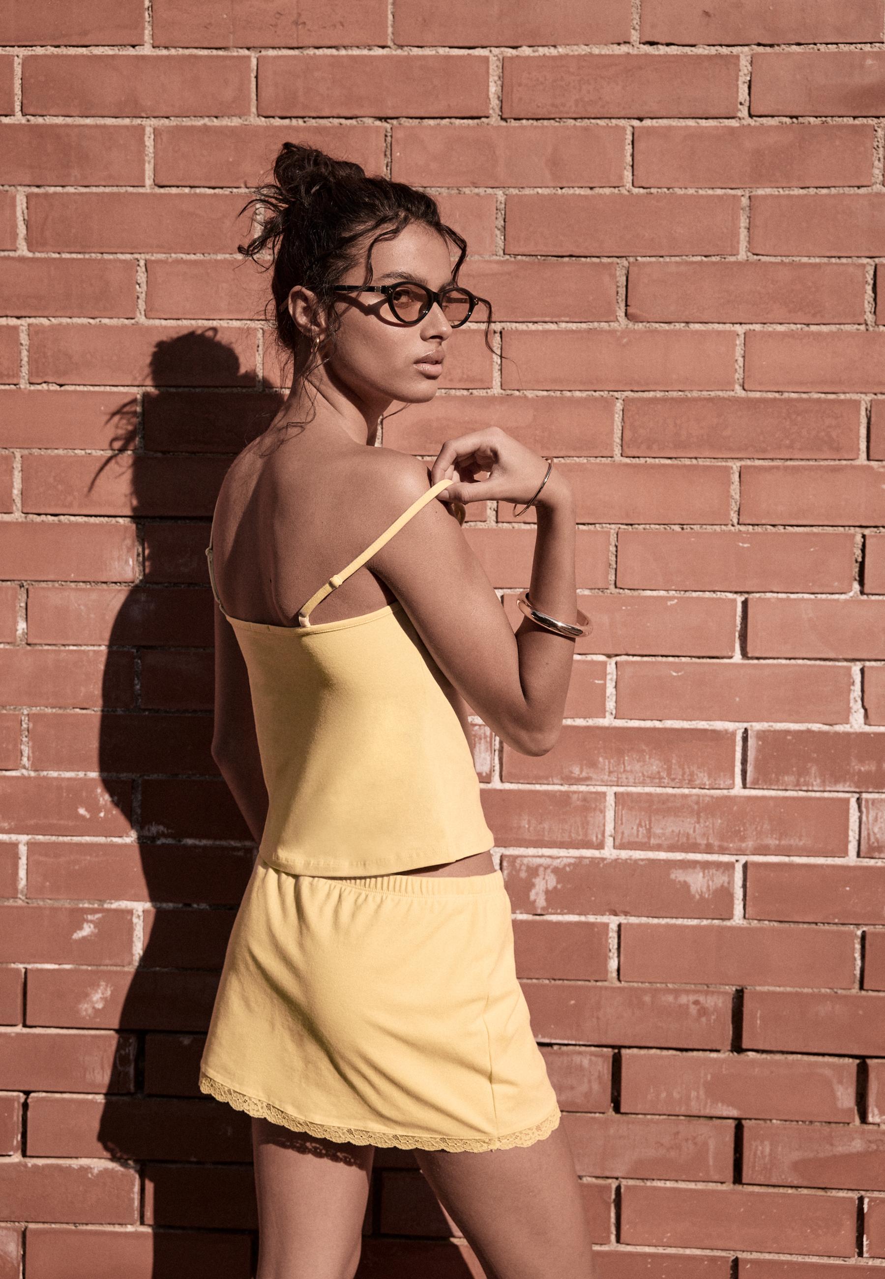 Lace trim mini skort — Pastel yellow