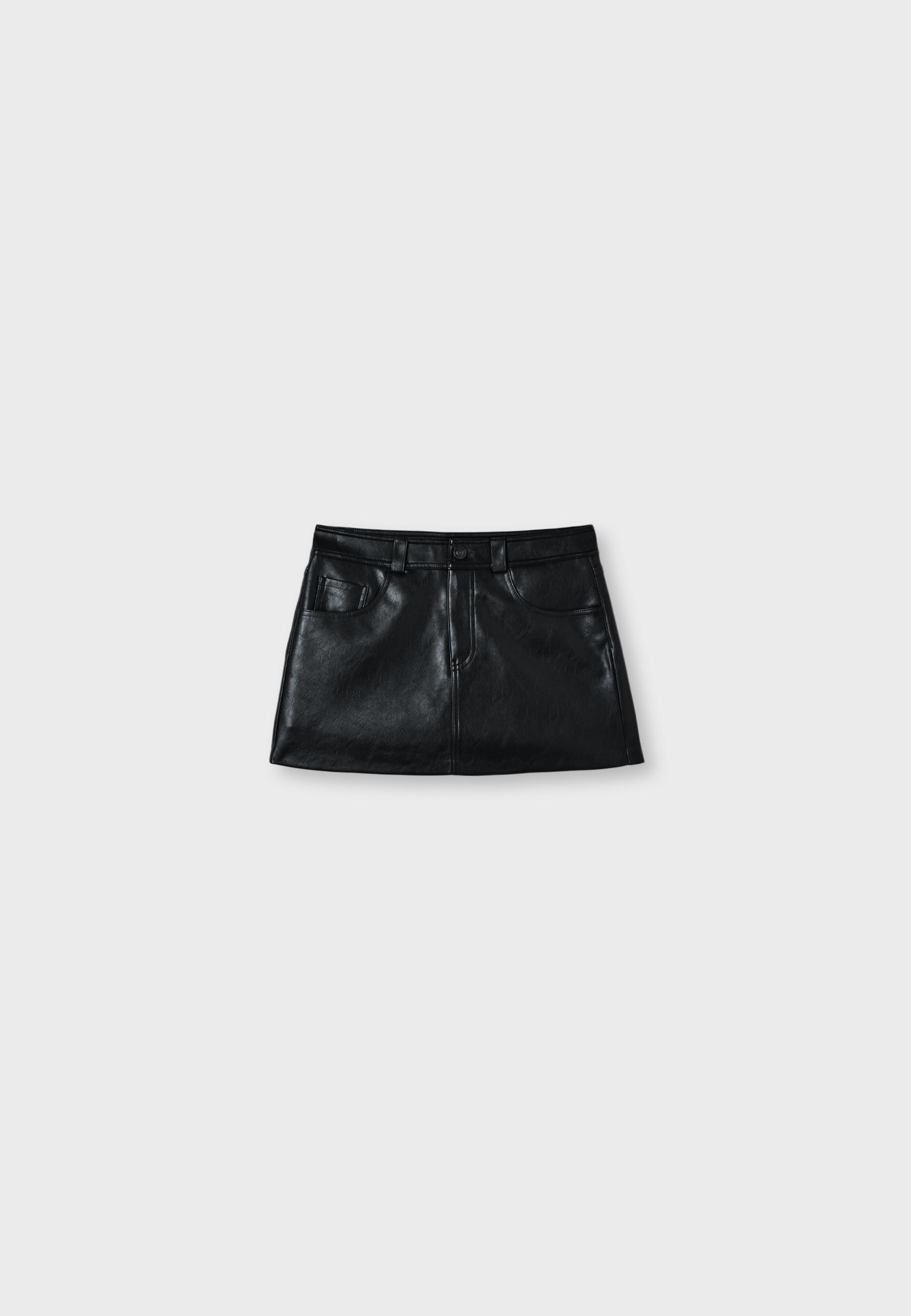 D62 Falda pantalón efecto piel