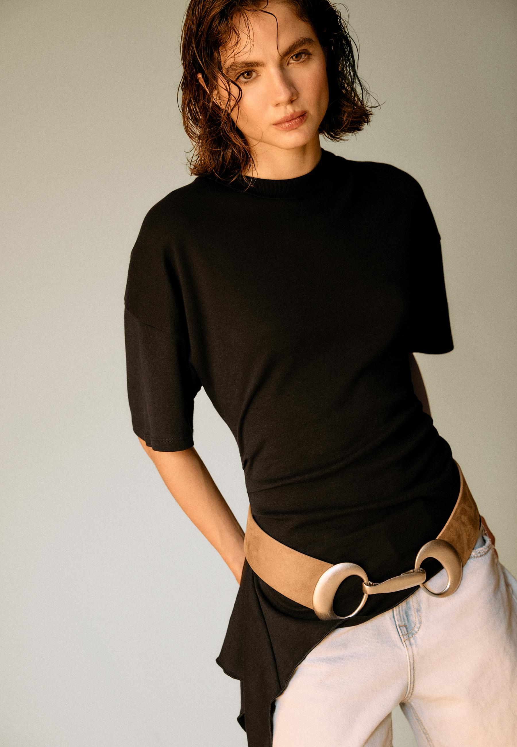 Asymmetric short sleeve T-shirt — Black