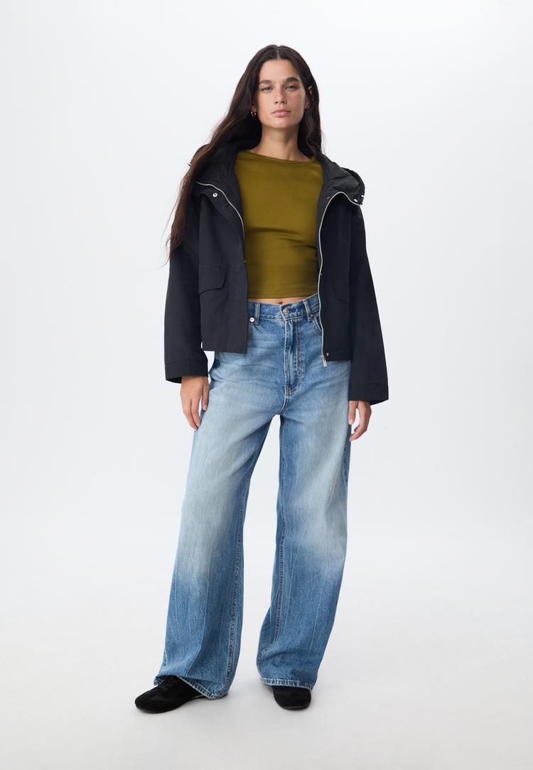 parka tecnica corta capucha