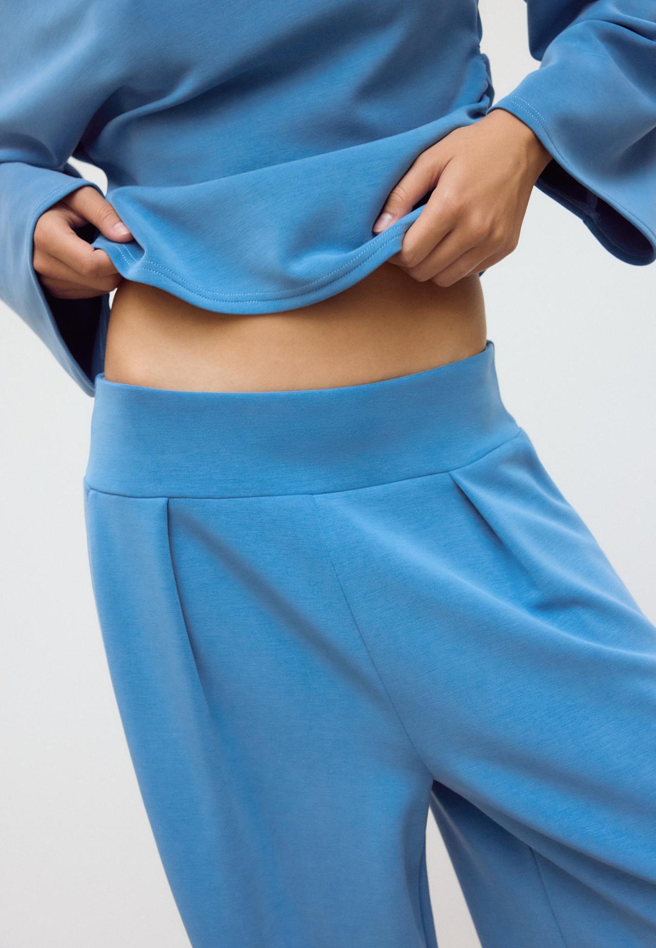 Soft-touch wide-leg pleated trousers — Electric blue