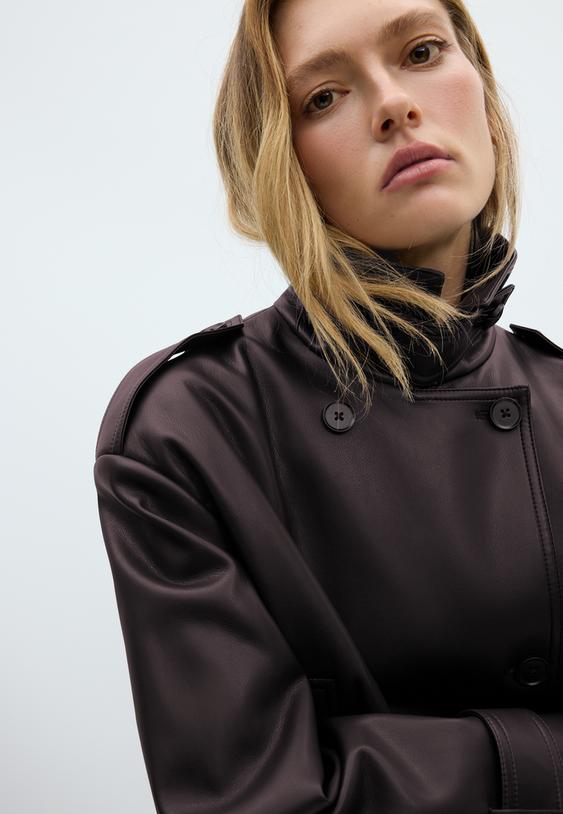 trench peplum efecto piel