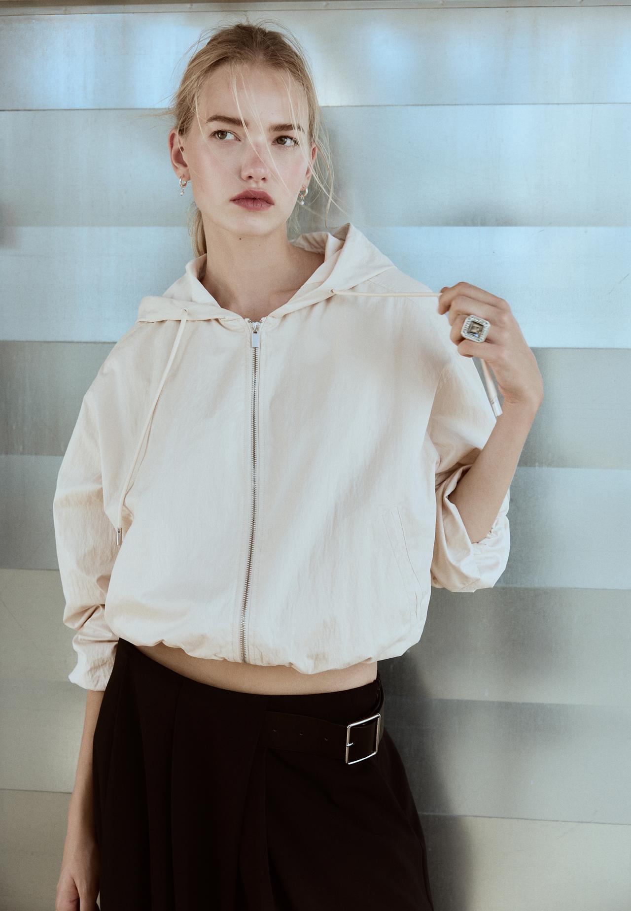 Basic nylon hood jacket — Ecru