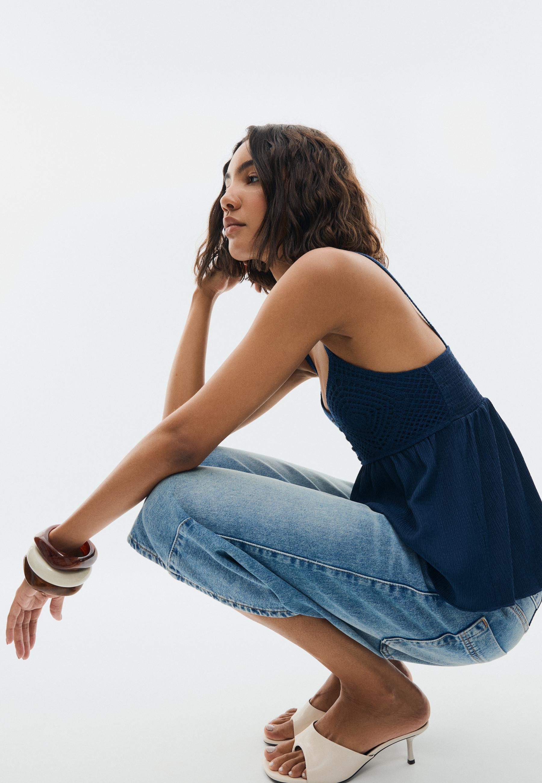Ruffled crochet top — Navy blue