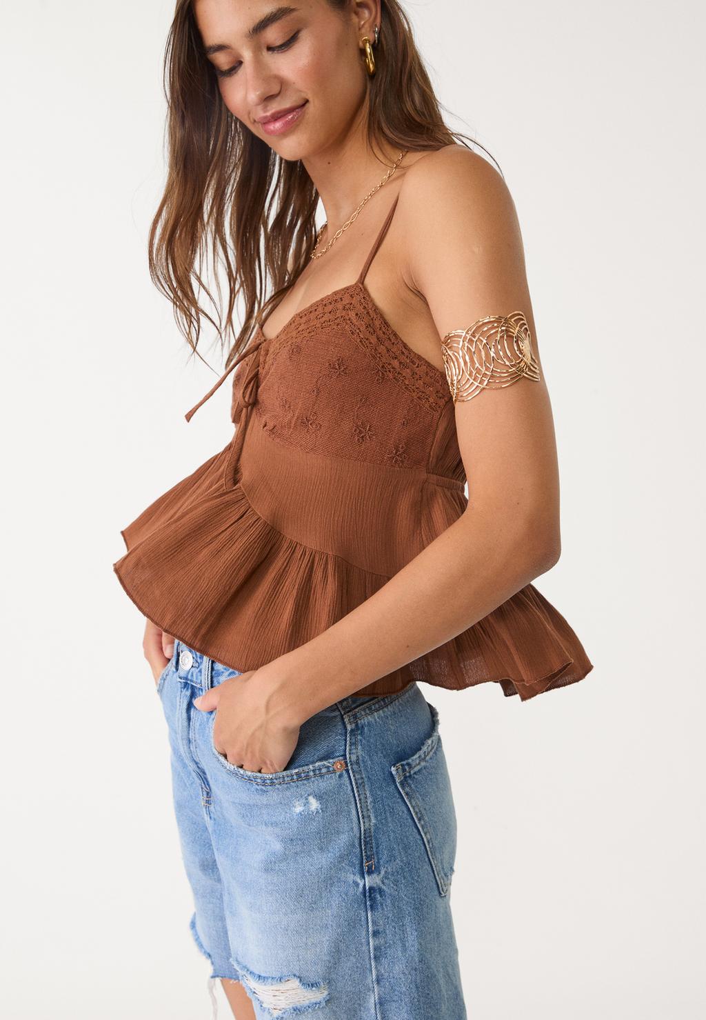 Loose-fitting ruffled top with embroidery