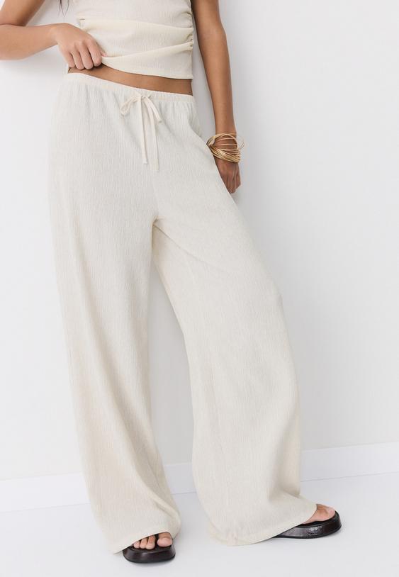 Stradivarius Straight-Leg Creased-Effect Trousers Vanilla M