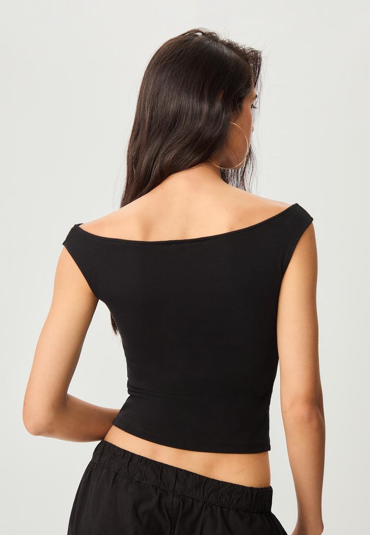 camiseta ojales