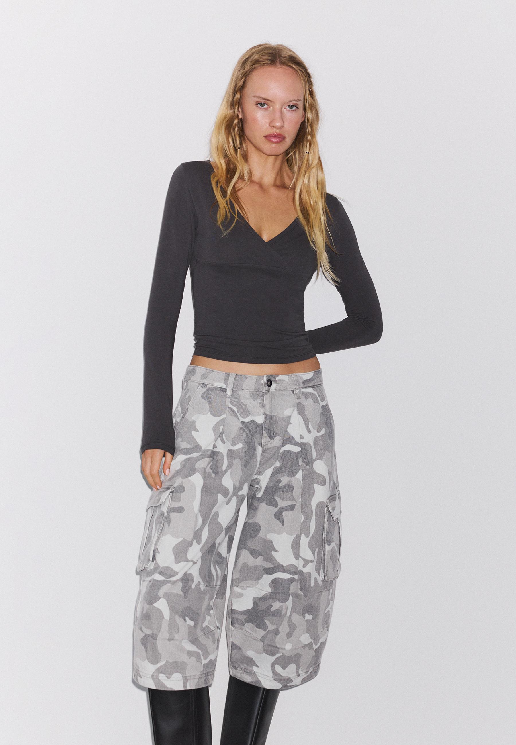 Stradivarius Βερμούδα Twill Εμπριμέ Γκρι 42