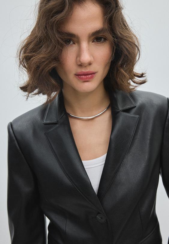 Stradivarius Cropped Fitted Blazer Black M