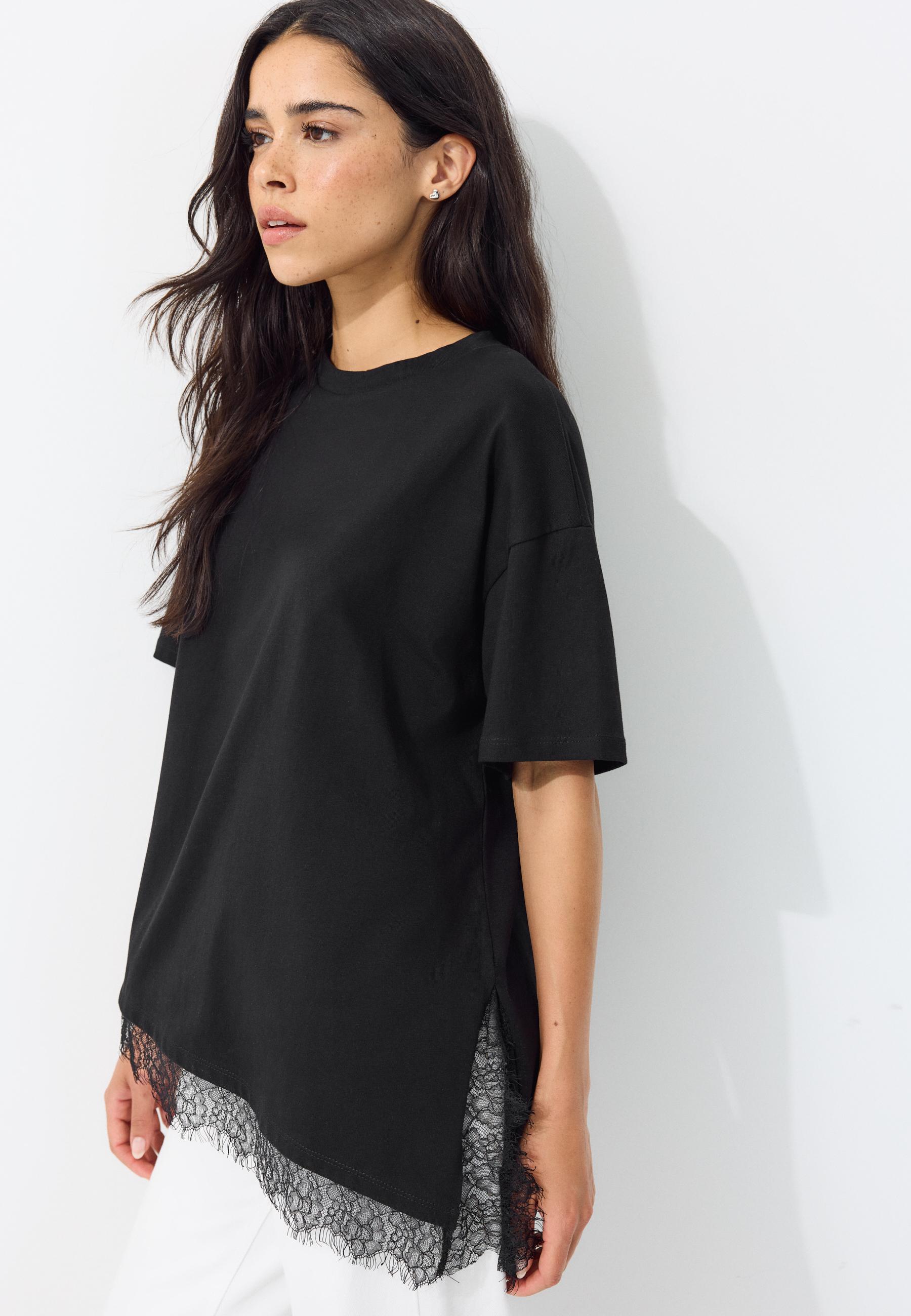 Short sleeve T-shirt with lace hem - Women's fashion