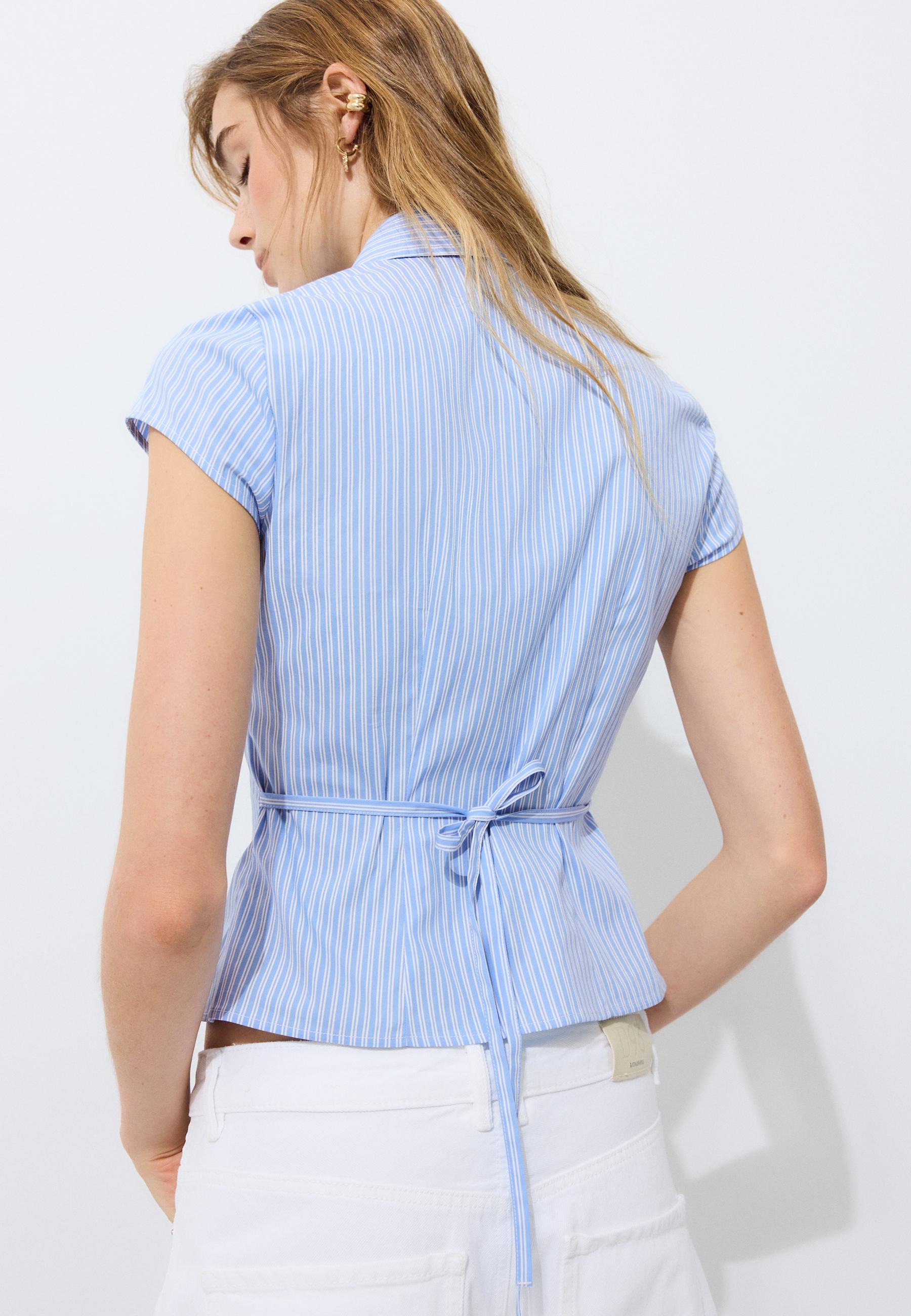Short sleeve under-bust shirt — Sky blue