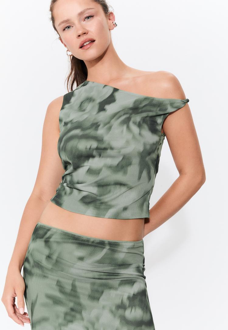 camiseta asimetrica tul estampada