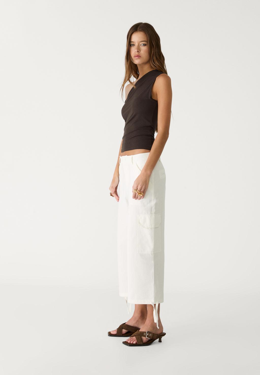 Pantalón capri cargo