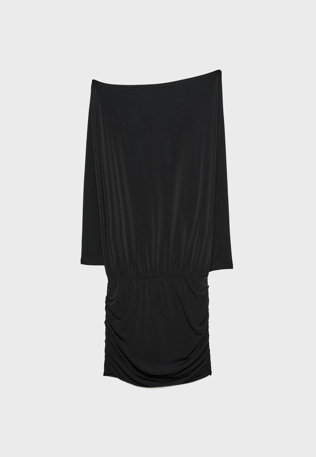 Krótka sukienka z asymetrycznym dekoltem