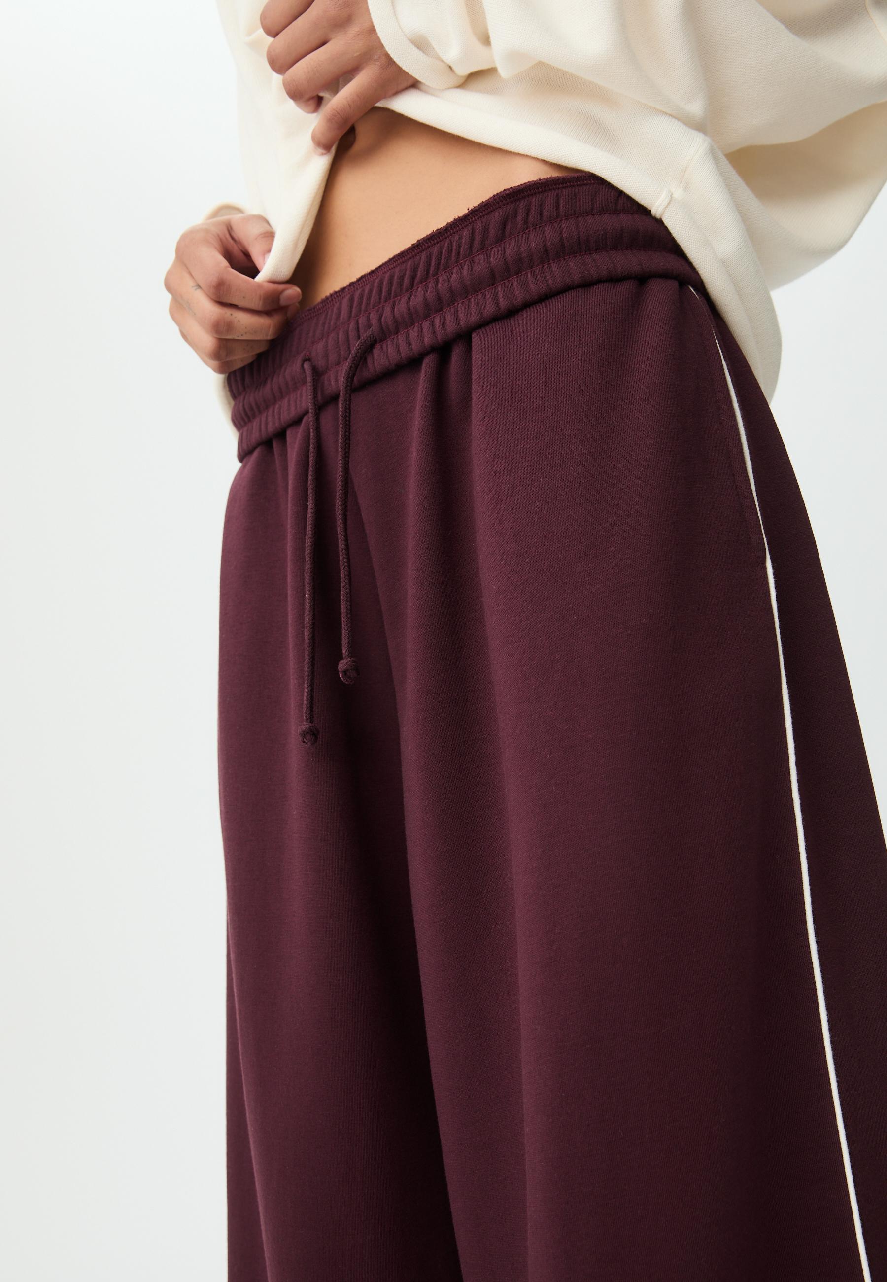 Wide-leg plush trousers with trim detail — Burgundy