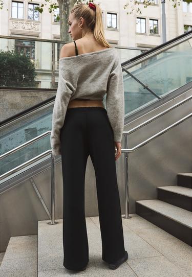 Soft-touch wide-leg jogger trousers with pin tuck — Black 5