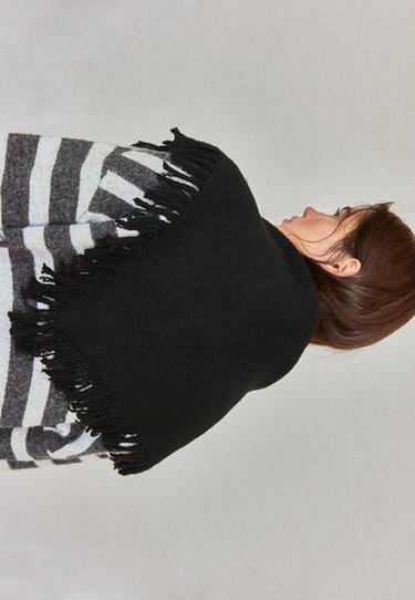 Fringed cape scarf — Black 4