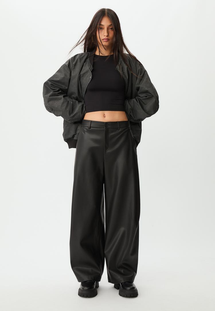 wide-leg-hose-in-lederoptik