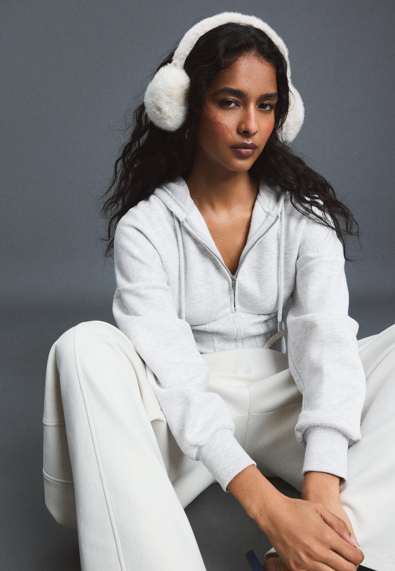 Faux fur earmuffs — Ecru