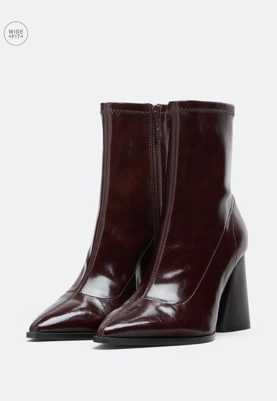 Stradivarius Wide Fit. Μποτίνια Με Τακούνι Όψη Δέρματος Σκούρο Κόκκινο 40